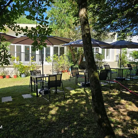 Villa Les Logis Du Château La Vergne (Charente-Maritime)