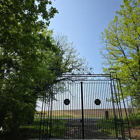 Les Logis Du Château Villa La Vergne (Charente-Maritime)