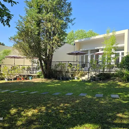 Villa Les Logis Du Château La Vergne (Charente-Maritime)